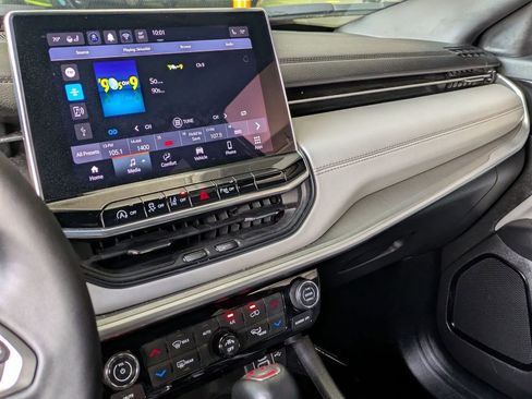 Used 2025 Jeep Compass Limited image 15