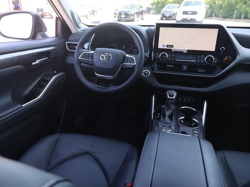 Certified 2025 Toyota Highlander Platinum AWD/4WD image 27