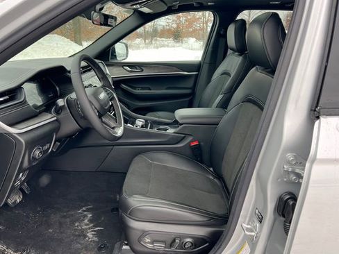 New 2026 Jeep Grand Cherokee Altitude AWD/4WD image 4
