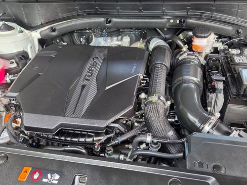 Used 2025 Hyundai Santa Fe SEL FWD image 10