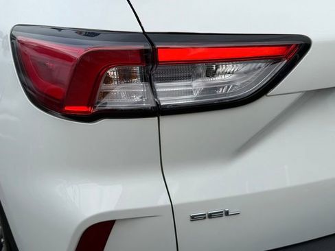 Certified 2022 Ford Escape SEL image 28