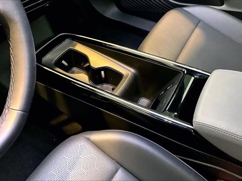 Used 2023 Volkswagen ID.4 S image 16