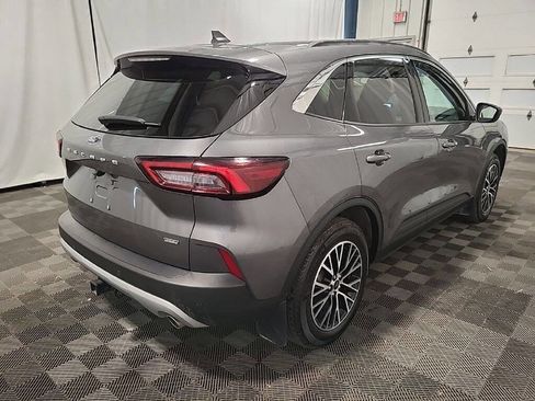 Used 2024 Ford Escape SE w/ Class II Trailer Tow Package image 3