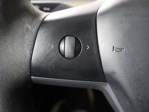 Used 2023 Tesla Model 3 Standard Range image 39