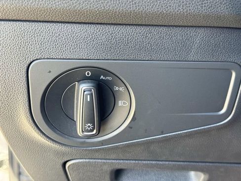 Used 2023 Volkswagen Tiguan SE w/ Panoramic Sunroof Package image 18