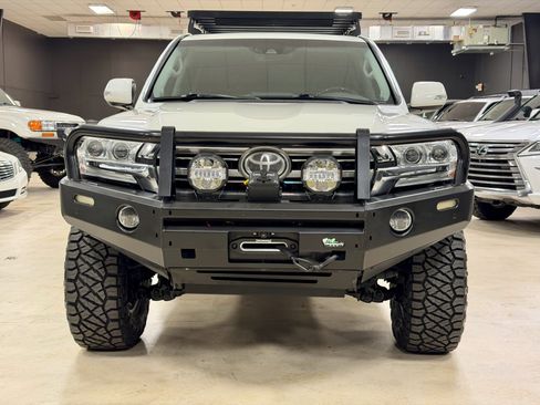 Used 2017 Toyota Land Cruiser image 5