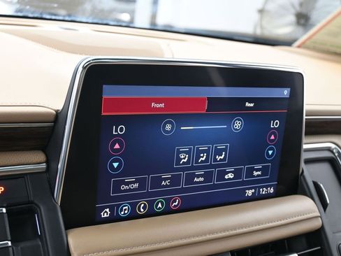 Used 2021 Chevrolet Tahoe Premier w/ Premium Package image 18