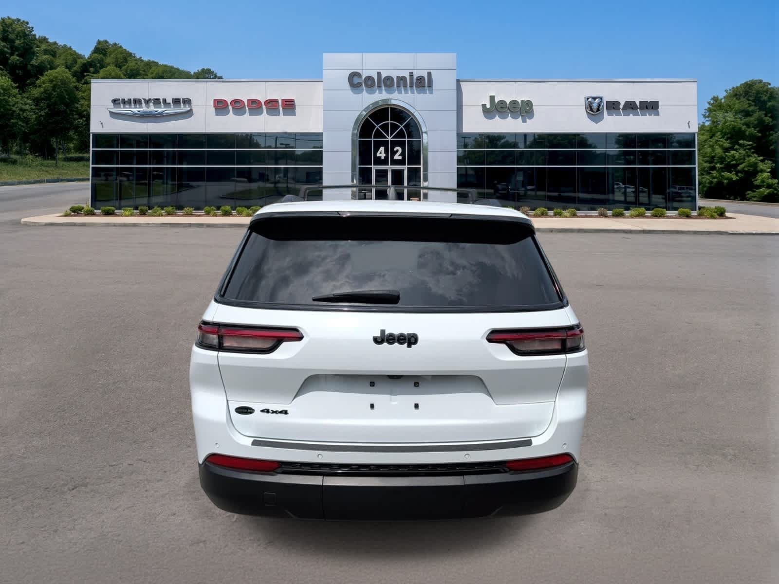 Used 2023 Jeep Grand Cherokee L Laredo AWD/4WD image 5