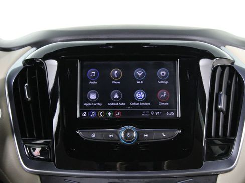 Used 2023 Chevrolet Traverse LS w/ Safety Package FWD image 5