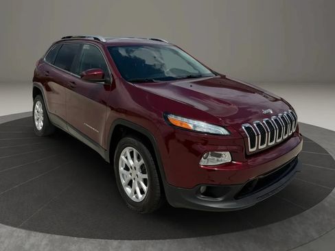 Used 2018 Jeep Cherokee Latitude FWD image 1