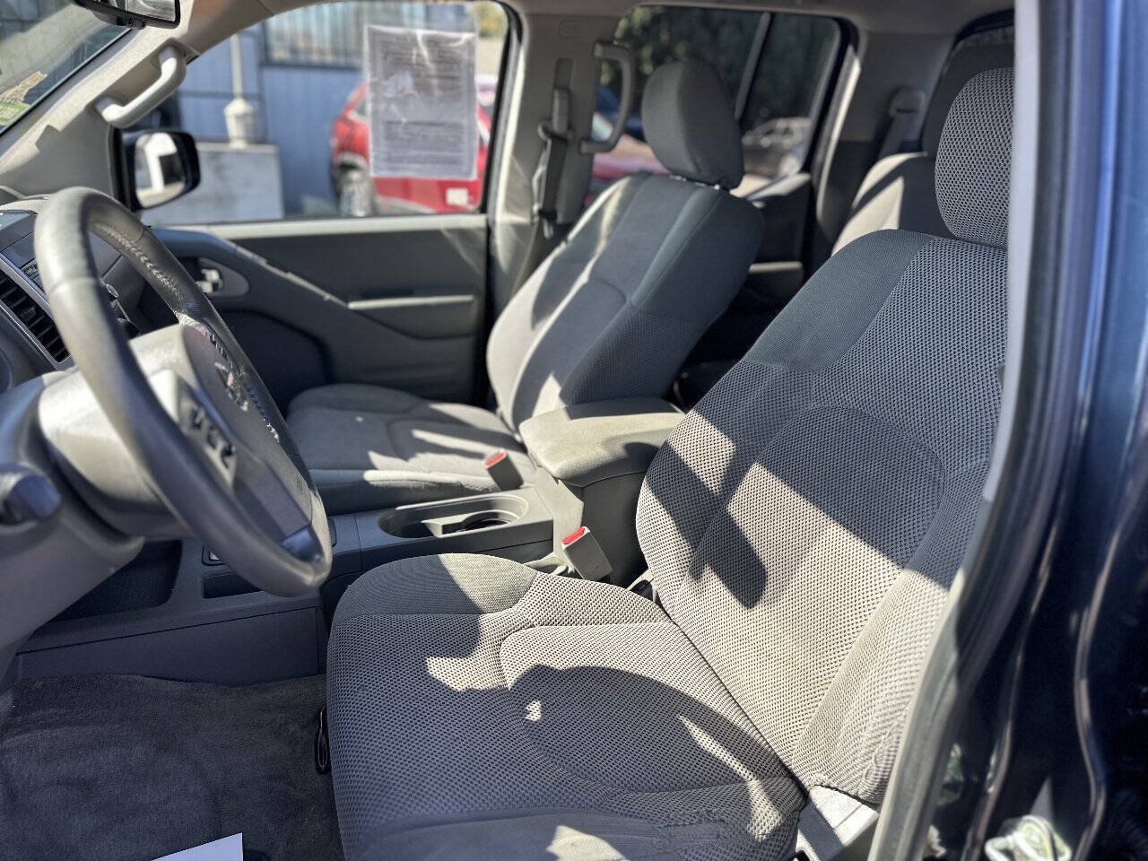 Used 2017 Nissan Frontier SV w/ SV Value Truck Package RWD image 15