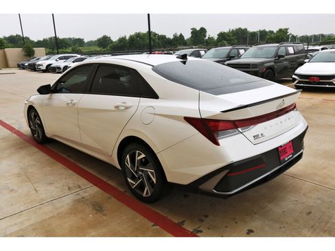 Certified 2025 Hyundai Elantra Sport FWD image 7
