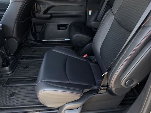 Used 2025 Toyota Sienna XSE w/ XSE Plus Package image 8