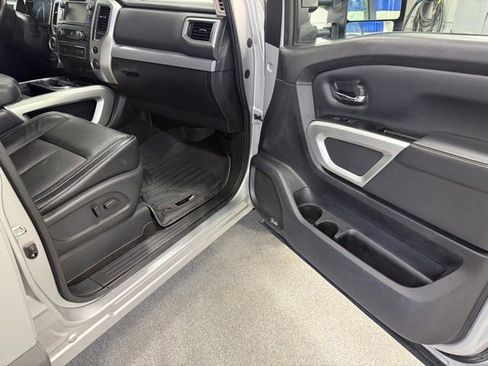 Used 2019 Nissan Titan PRO-4X w/ Pro-4x Convenience Package AWD/4WD image 21