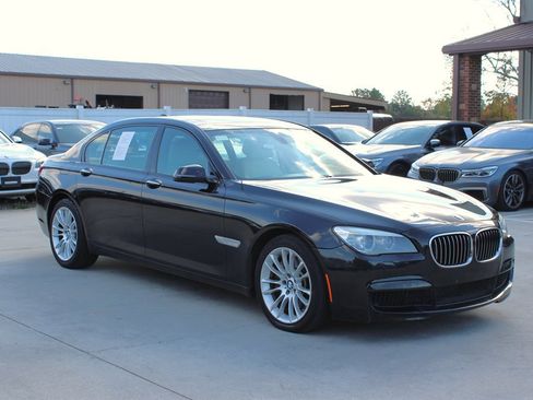 Used 2014 BMW 750Li xDrive image 9