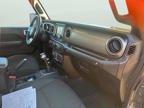 Used 2020 Jeep Gladiator Sport w/ Quick Order Package 23S image 12