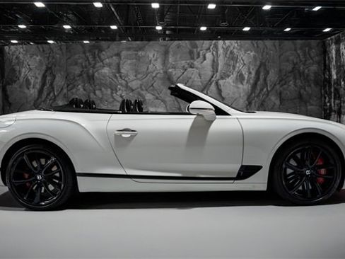 Used 2022 Bentley Continental GT image 22