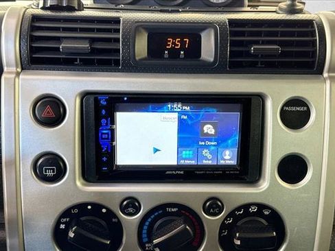 Used 2014 Toyota FJ Cruiser 4WD w/ Upgrade Package image 15