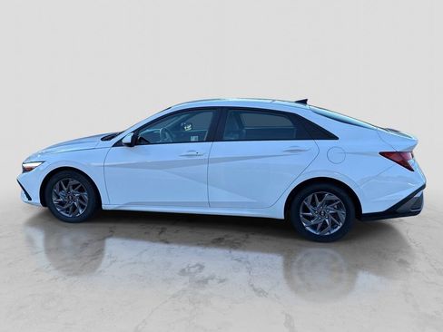 Used 2024 Hyundai Elantra SEL FWD image 4