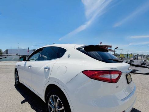 Used 2017 Maserati Levante AWD/4WD image 7