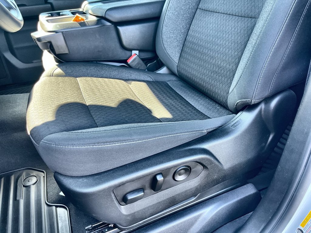 Used 2024 Chevrolet Silverado 2500 Custom w/ Custom Value Package AWD/4WD image 18