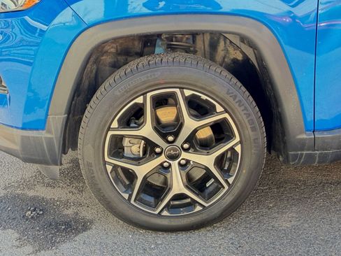 Used 2025 Jeep Compass Limited image 30