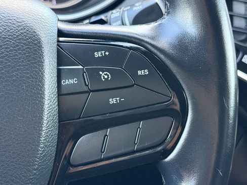 Used 2020 Jeep Cherokee Latitude Plus AWD/4WD image 28