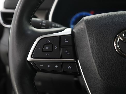 Used 2024 Toyota Highlander Limited AWD/4WD image 30