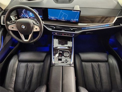 Used 2025 BMW X7 xDrive40i image 4