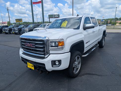 Used 2016 GMC Sierra 2500 SLT w/ All-Terrain HD Package AWD/4WD image 4