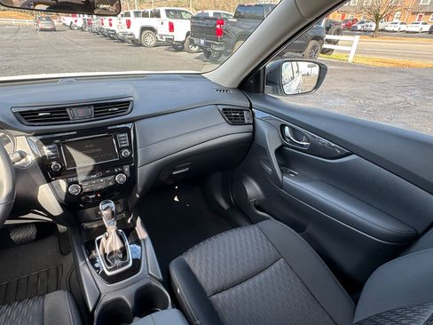 Used 2019 Nissan Rogue SV image 20