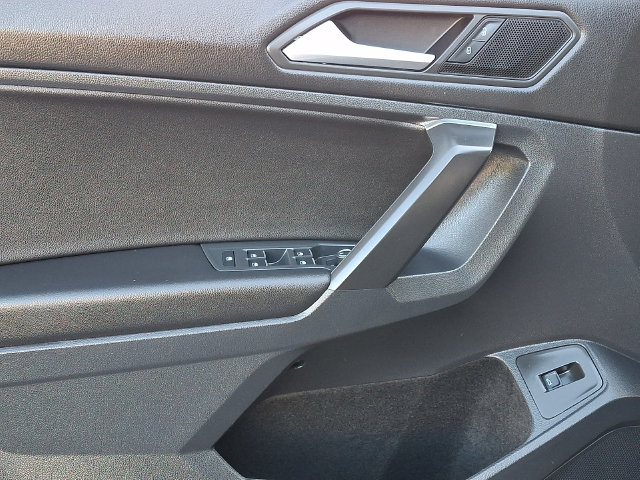 Used 2021 Volkswagen Tiguan SEL AWD/4WD image 14