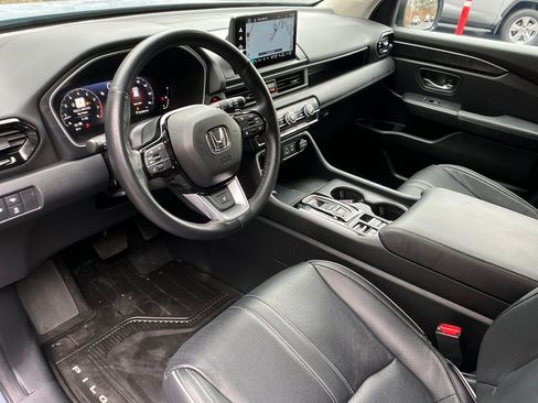 Used 2025 Honda Pilot Elite image 10