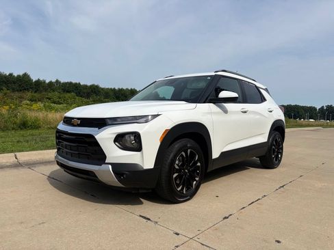 Used 2023 Chevrolet TrailBlazer LT w/ Convenience Package FWD image 1
