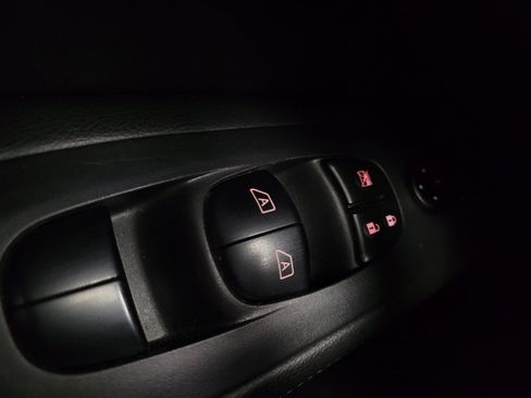 Used 2019 Nissan Pathfinder SL FWD image 27