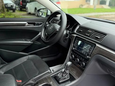 Used 2018 Volkswagen Passat 2.0T SE FWD image 10