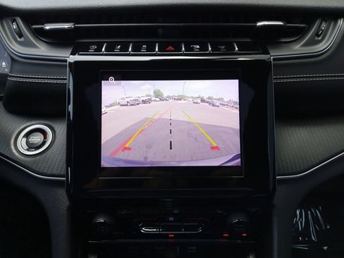 Used 2024 Jeep Grand Cherokee Altitude AWD/4WD image 9