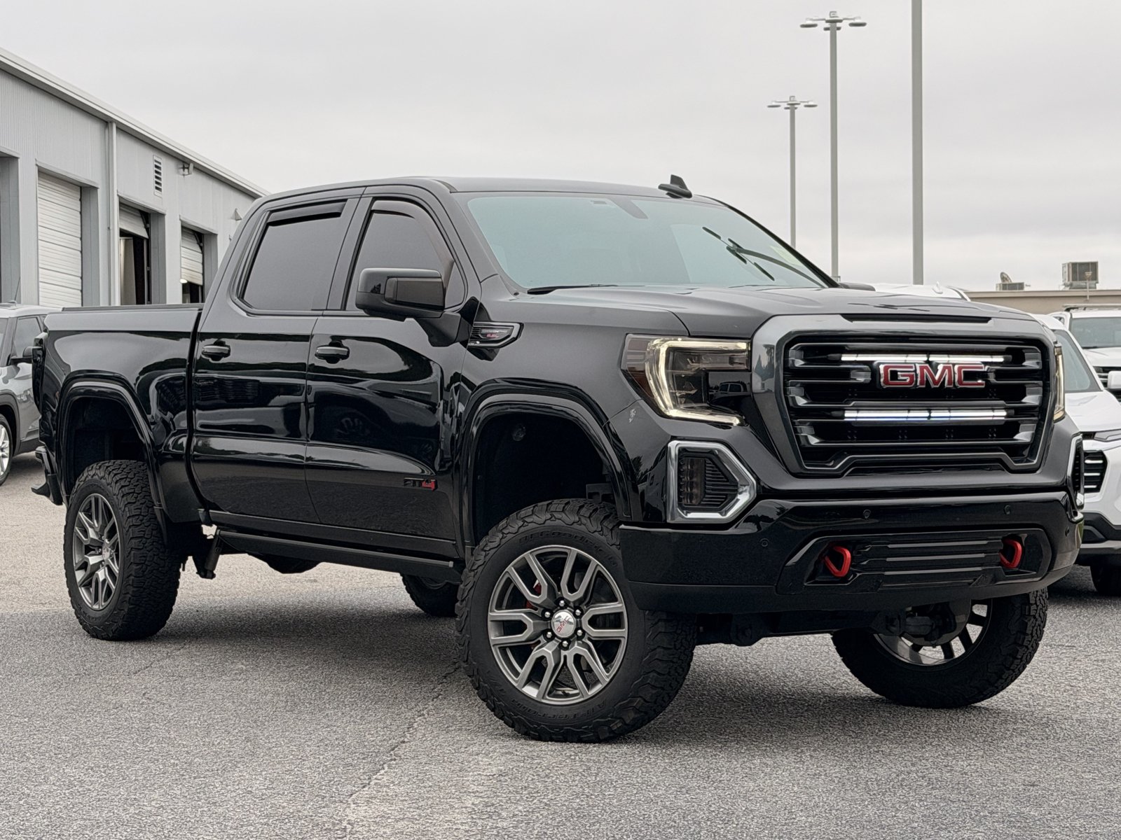 Used 2022 GMC Sierra 1500 AT4 w/ AT4 Premium Package AWD/4WD image 2