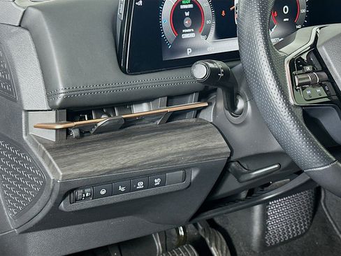 Used 2023 Nissan Ariya FWD image 17