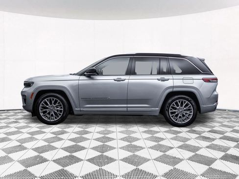 Used 2023 Jeep Grand Cherokee Summit w/ Luxury Tech Group V image 7