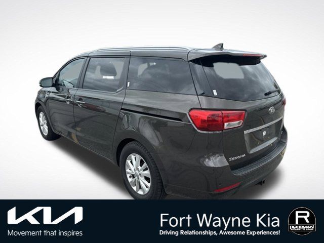 Used 2017 Kia Sedona LX w/ LX Essentials Premium Package FWD image 3