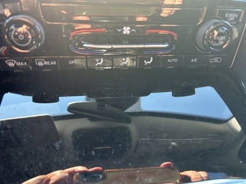 Used 2023 Jeep Grand Cherokee Laredo image 21