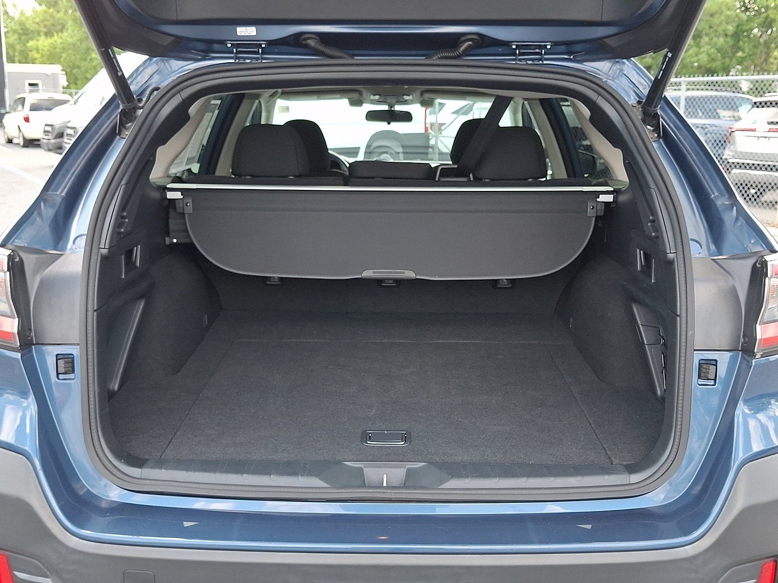 Used 2022 Subaru Outback Premium AWD/4WD image 27
