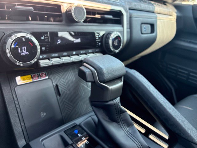 Used 2024 Toyota Tacoma Limited w/ Limited Package (LT) AWD/4WD image 31