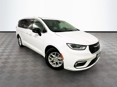 Used 2024 Chrysler Pacifica Touring-L