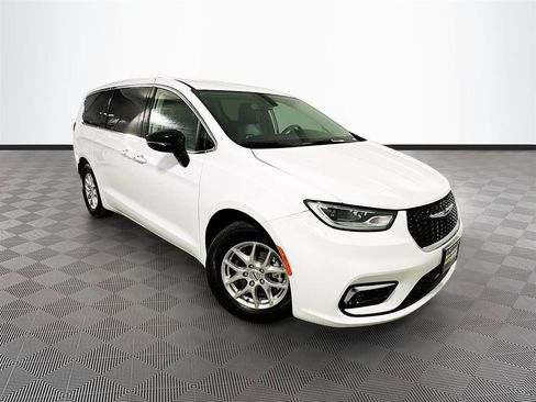 Used 2024 Chrysler Pacifica Touring-L FWD image 1