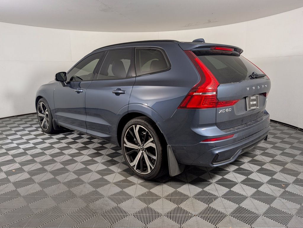 Used 2024 Volvo XC60 B5 Ultimate w/ Climate Package AWD/4WD image 3