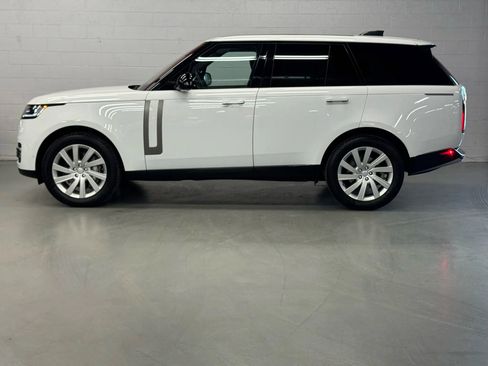 Used 2023 Land Rover Range Rover SE image 2