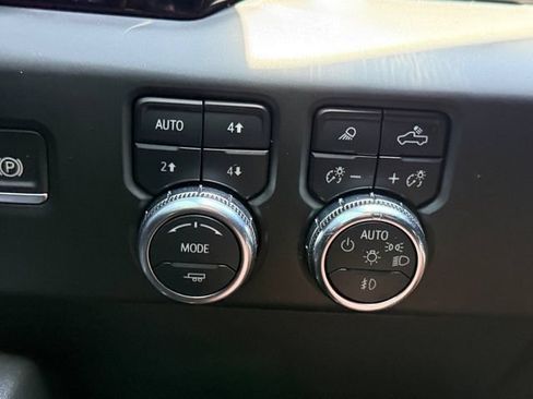 Used 2024 GMC Sierra 1500 AT4 w/ Technology Package AWD/4WD image 10