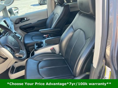 Certified 2023 Chrysler Pacifica Touring-L image 38